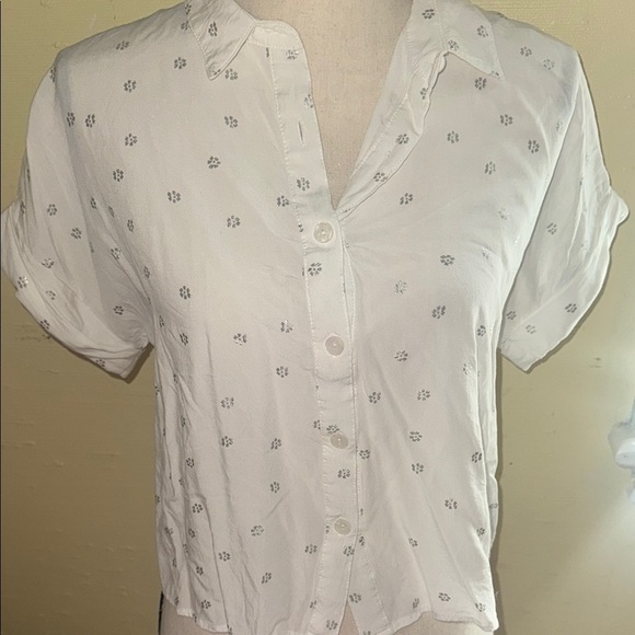 Cropped Button Down with Silver Embellishments - Picture 3 of 9